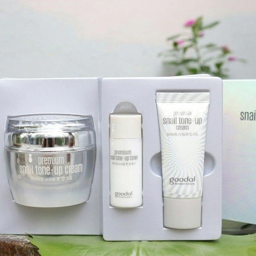 Kem Dưỡng Ốc Sên Goodal Premium Snail Tone Up Cream Hàn Quốc